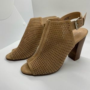 Tahari Open Toe Buckle Strap Block Heel 8.5